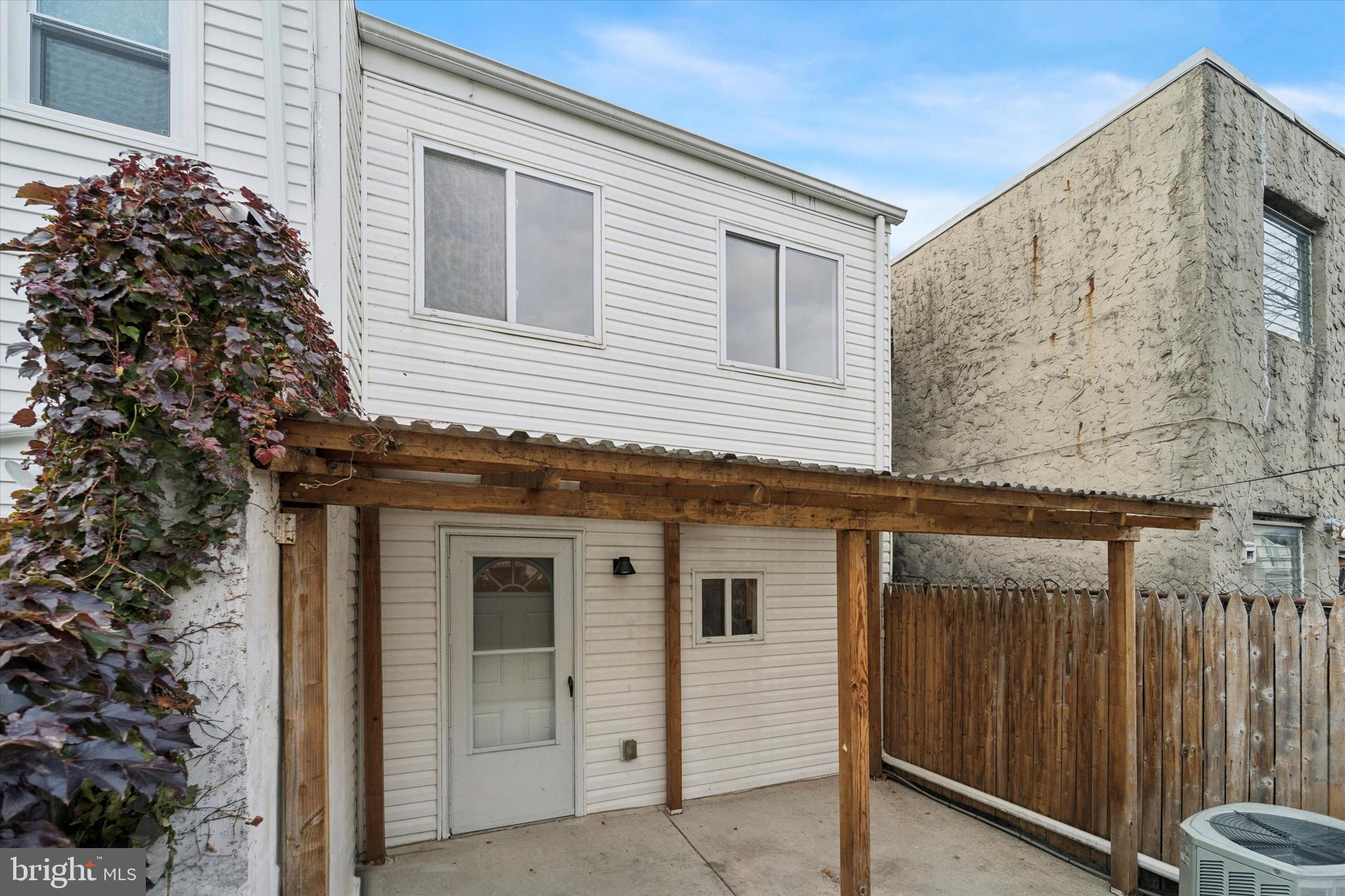 2353 E HUNTINGDON STREET