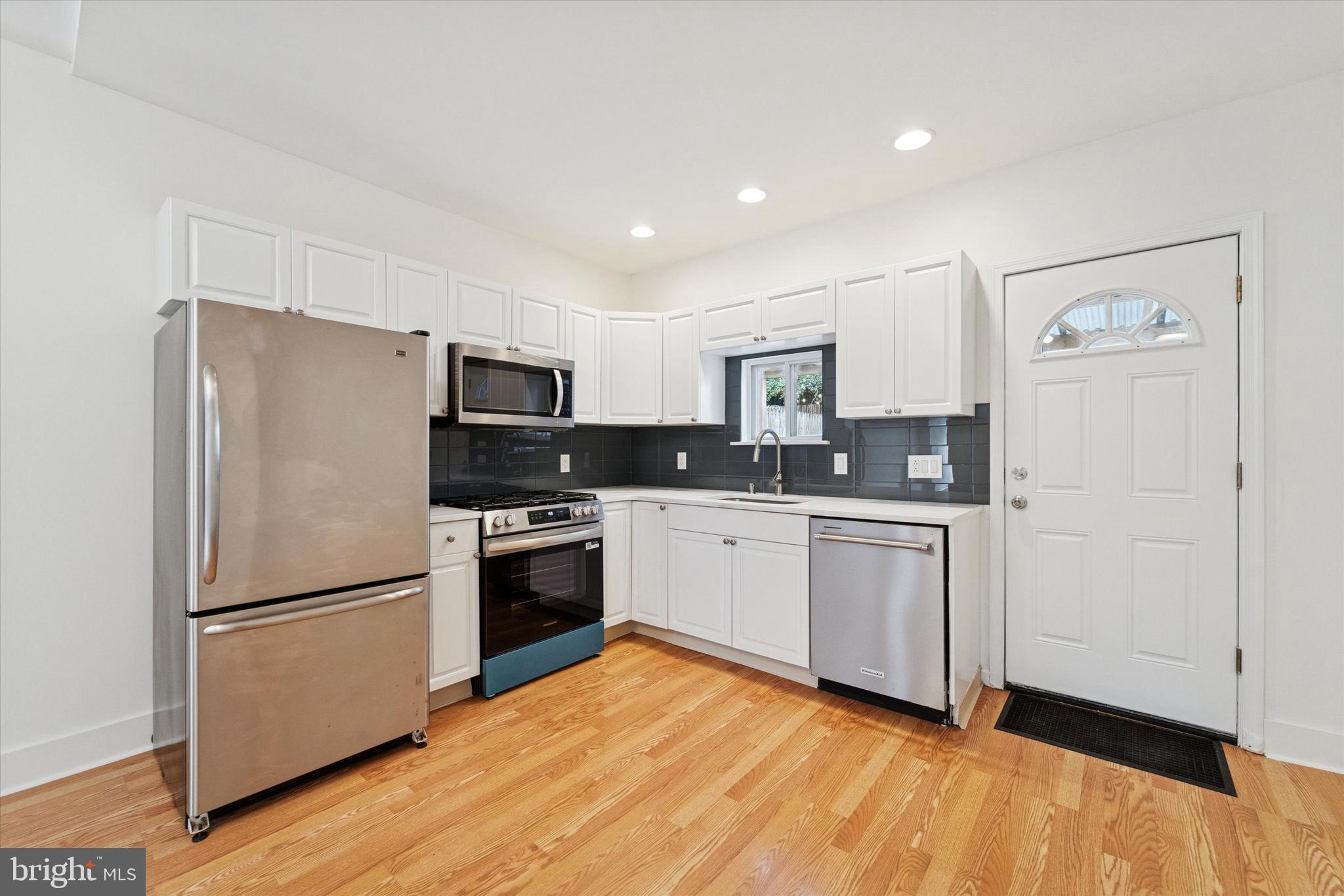 2353 E HUNTINGDON STREET