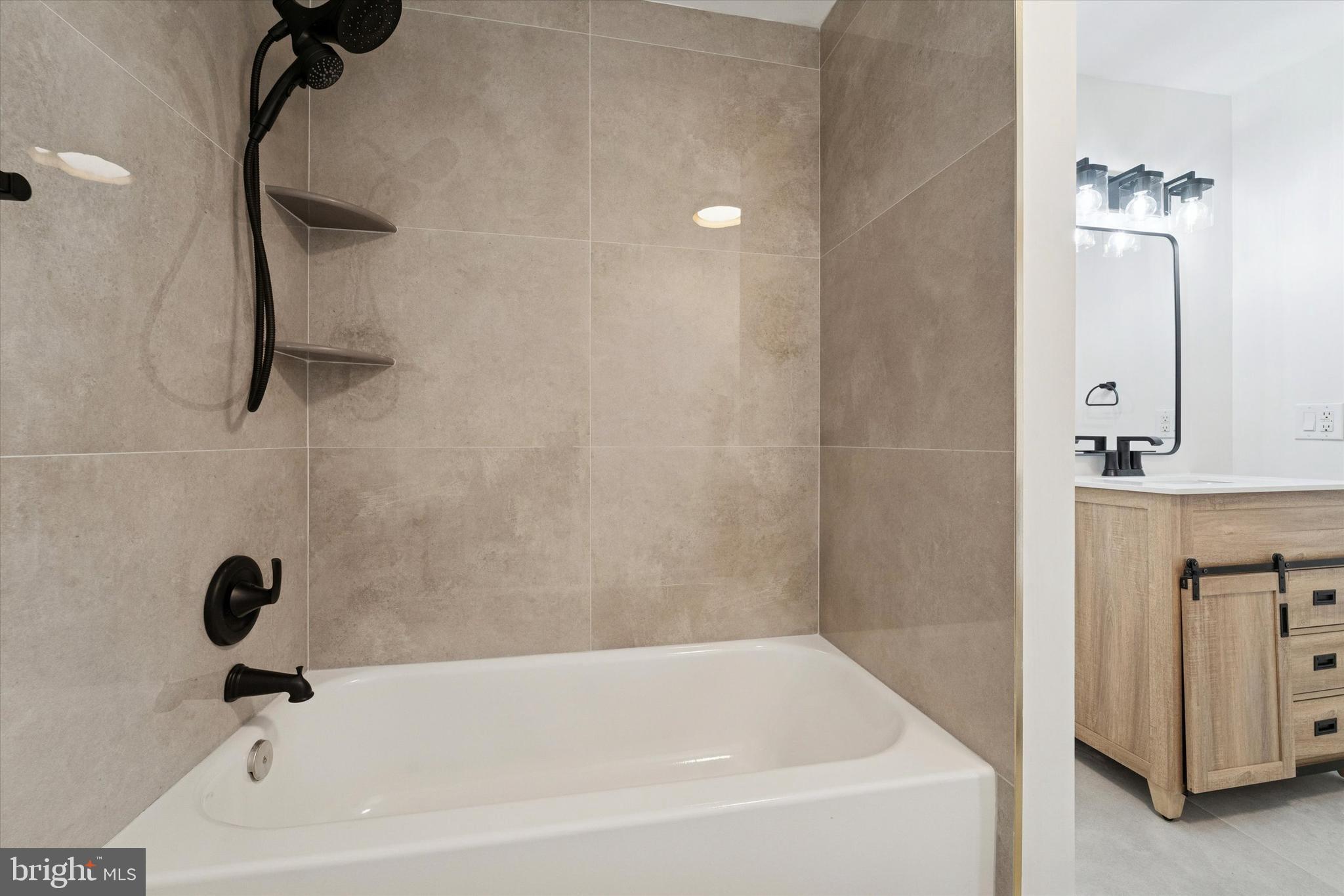 2353 E HUNTINGDON STREET