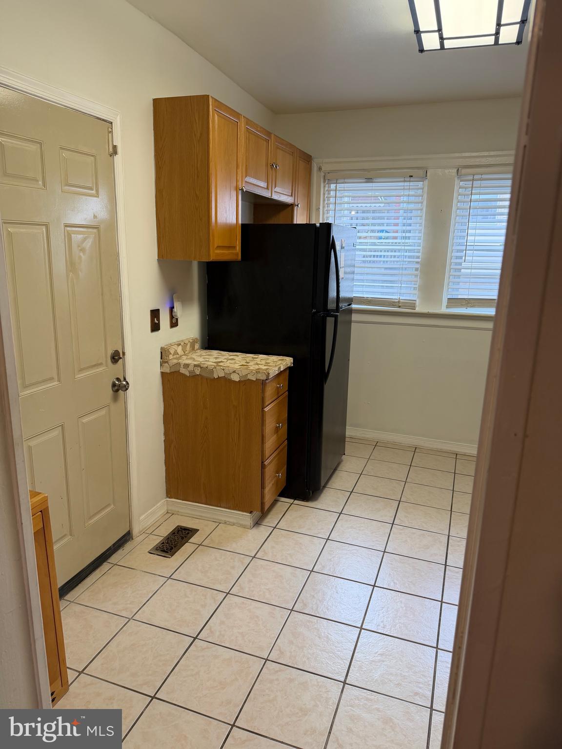 5624 N WARNOCK STREET