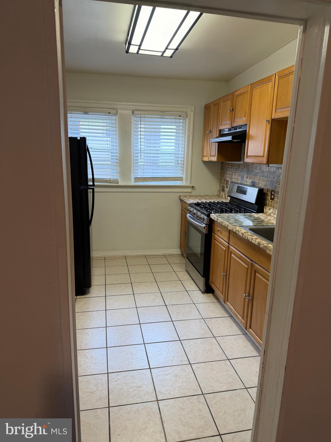 5624 N WARNOCK STREET