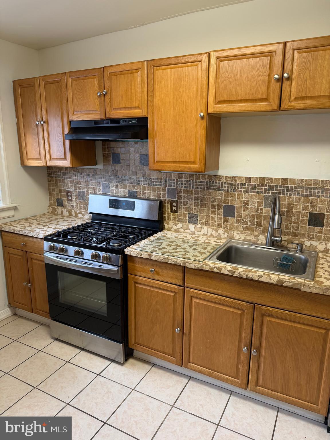 5624 N WARNOCK STREET