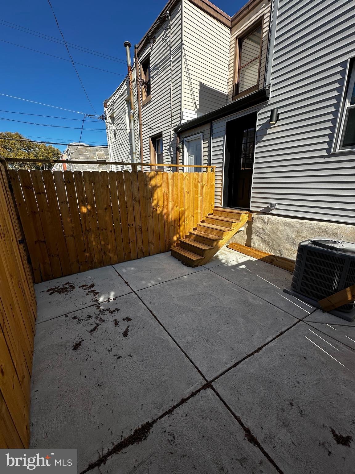 2904 S SMEDLEY STREET