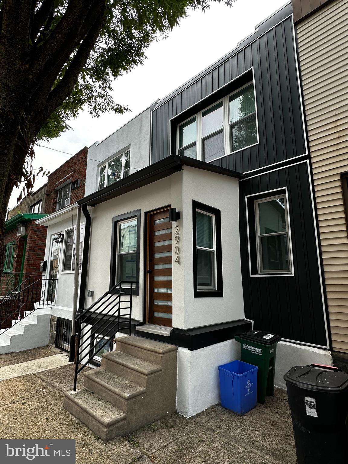 2904 S SMEDLEY STREET