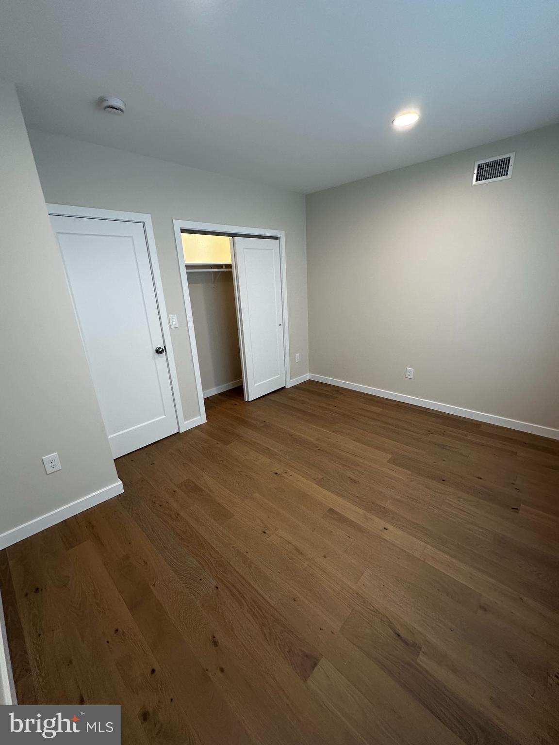 2904 S SMEDLEY STREET