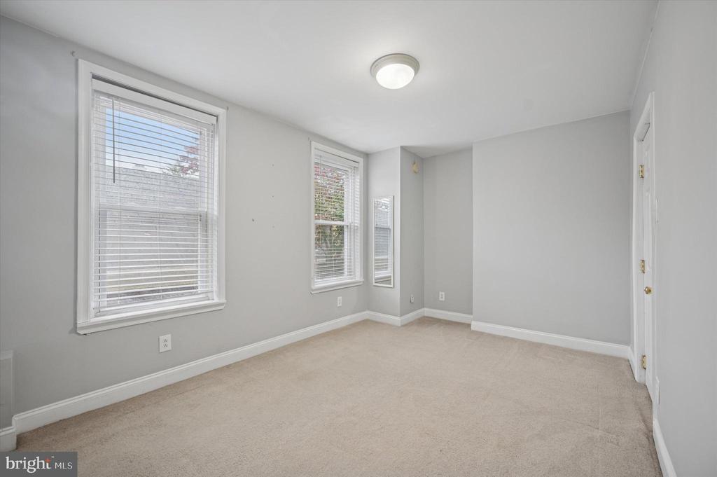 4383 MANAYUNK AVENUE