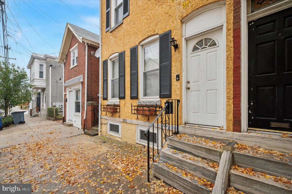 4383 MANAYUNK AVENUE