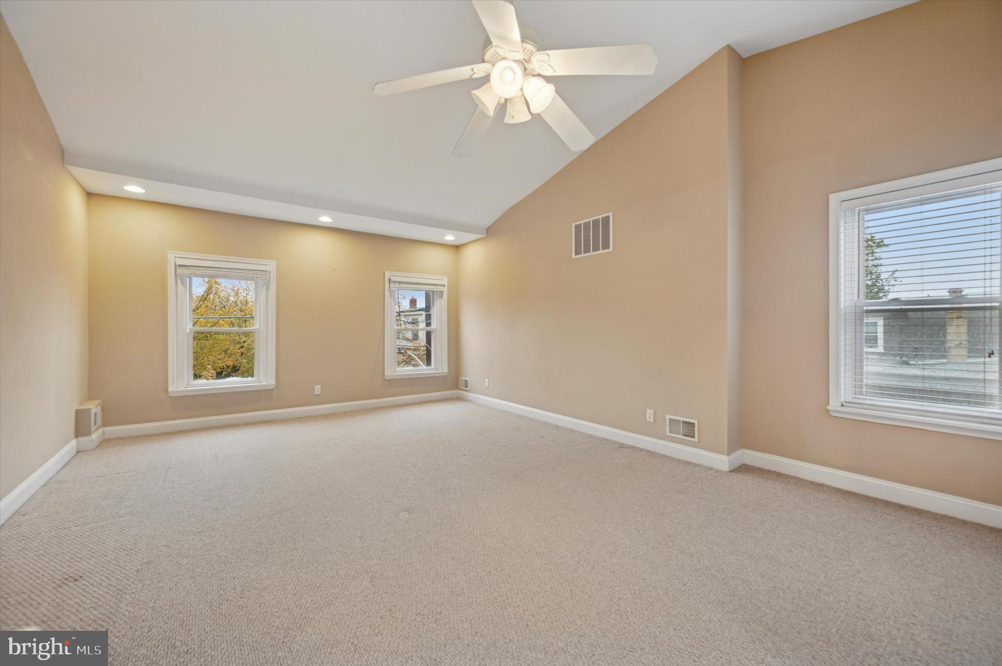 4383 MANAYUNK AVENUE