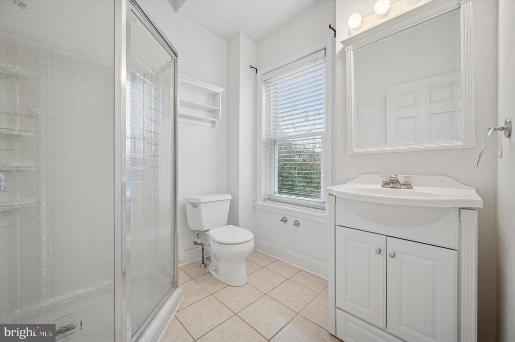4383 MANAYUNK AVENUE