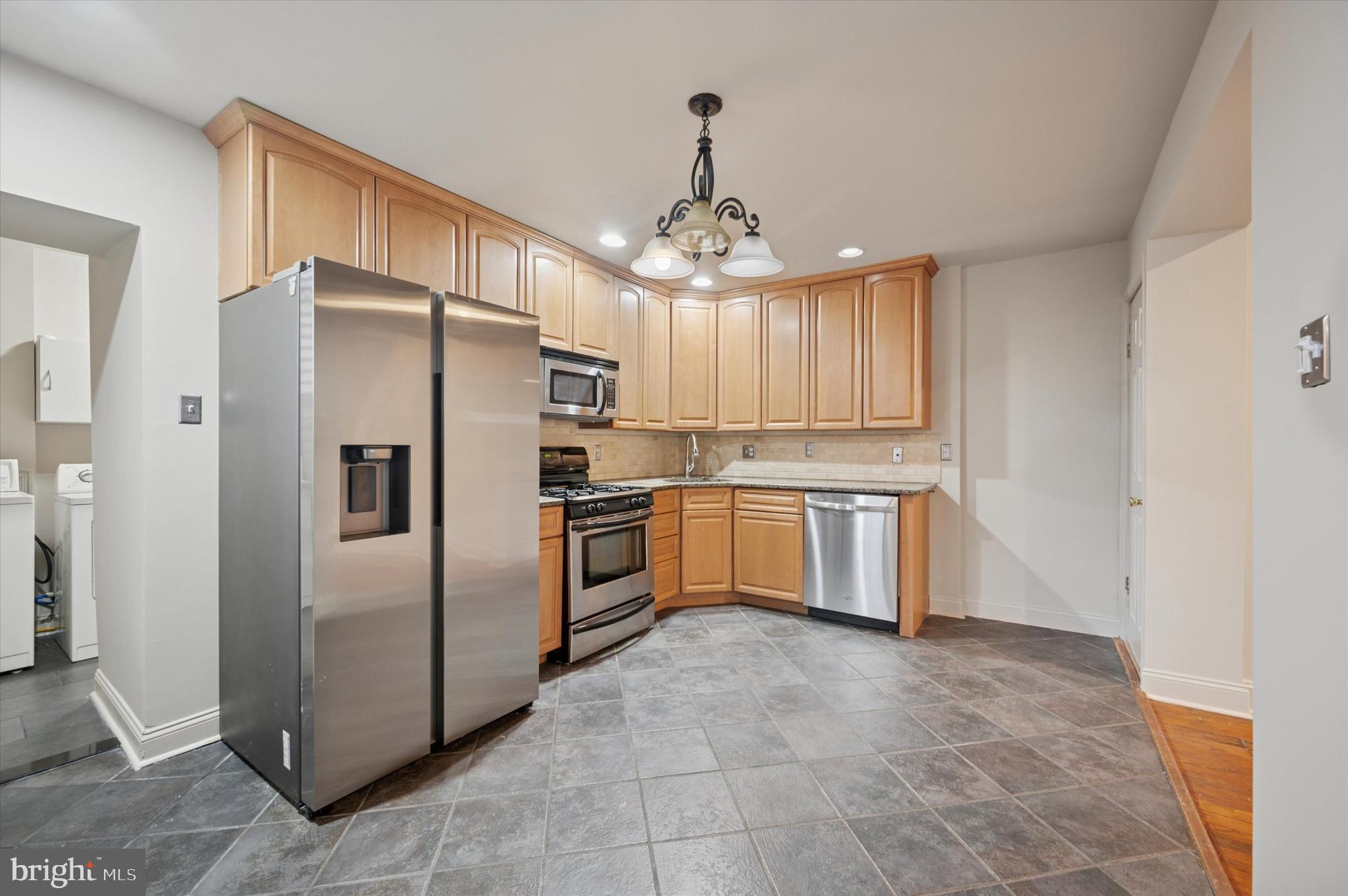 4383 MANAYUNK AVENUE