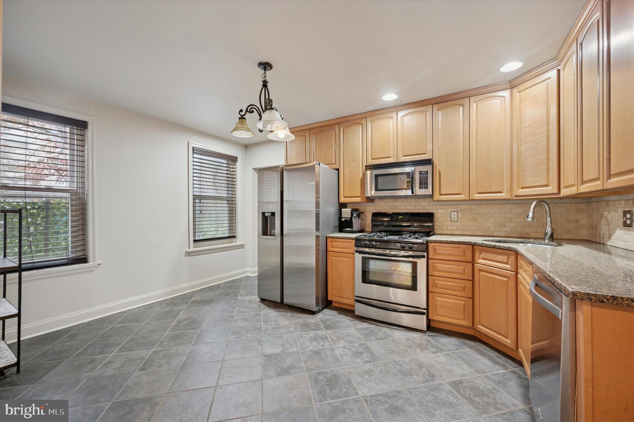 4383 MANAYUNK AVENUE