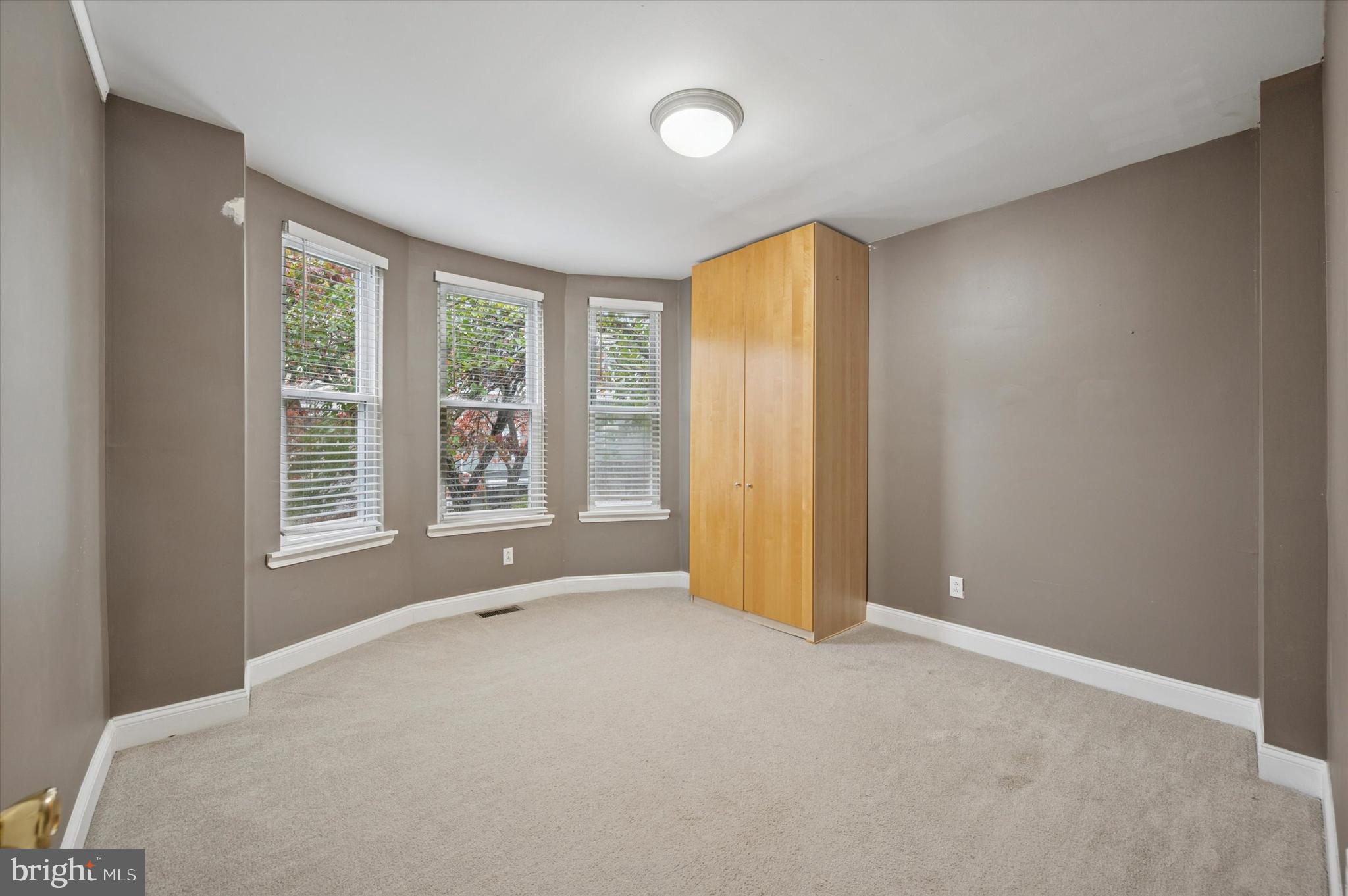 4383 MANAYUNK AVENUE