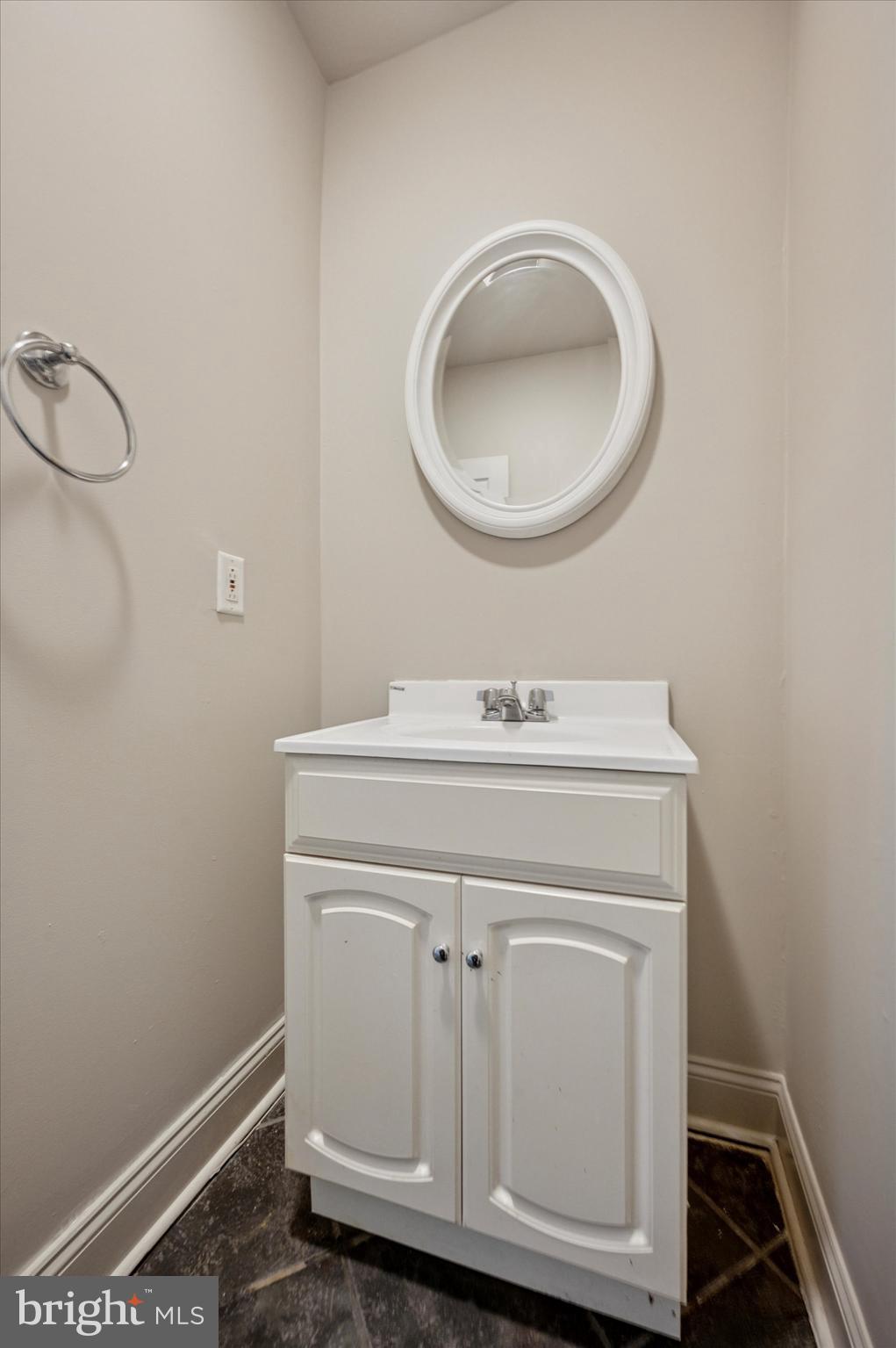 4383 MANAYUNK AVENUE