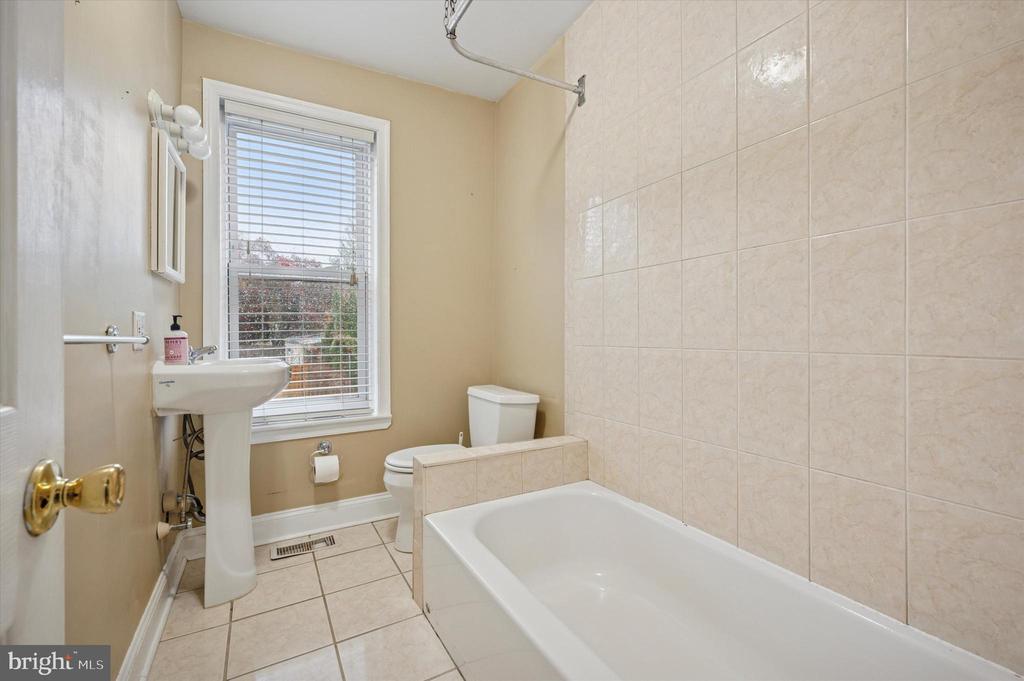 4383 MANAYUNK AVENUE