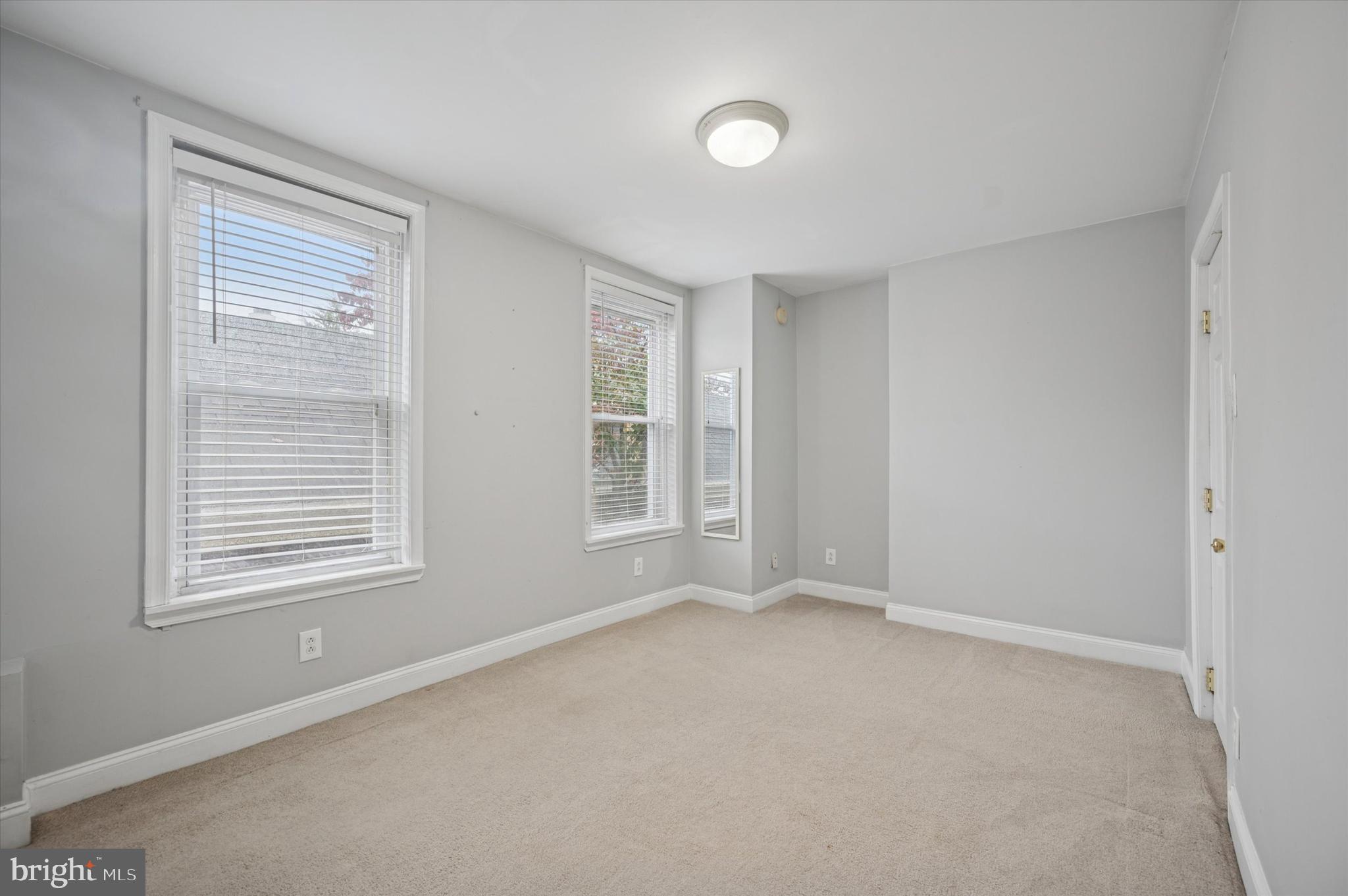 4383 MANAYUNK AVENUE