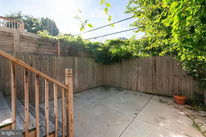 1752 N MARSHALL STREET 1