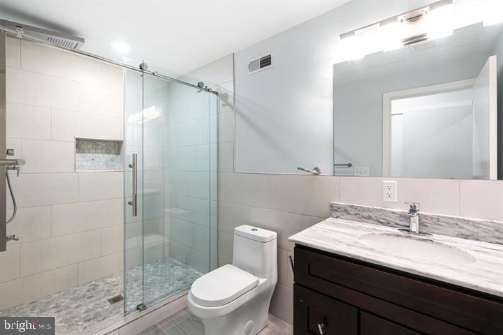 1752 N MARSHALL STREET 1