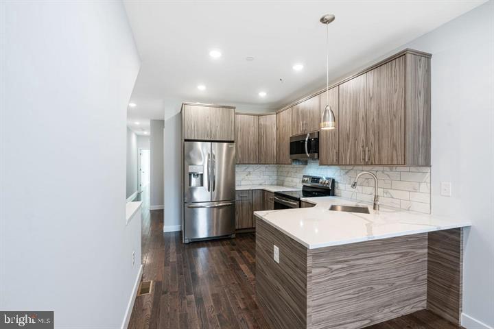 1752 N MARSHALL STREET 1