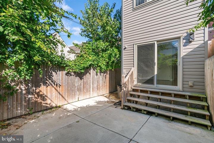 1752 N MARSHALL STREET 1