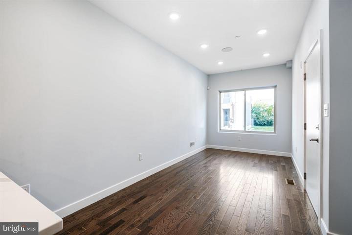 1752 N MARSHALL STREET 1