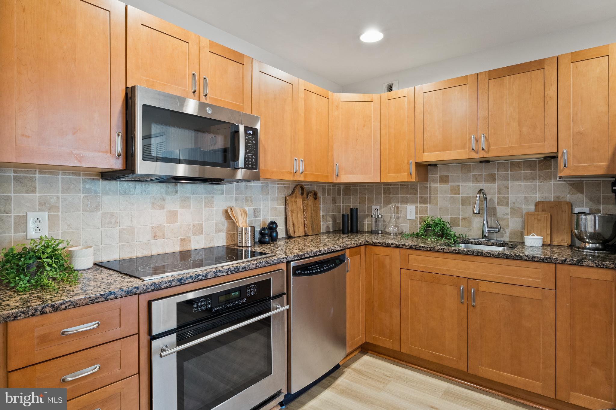 901 N PENN STREET R901