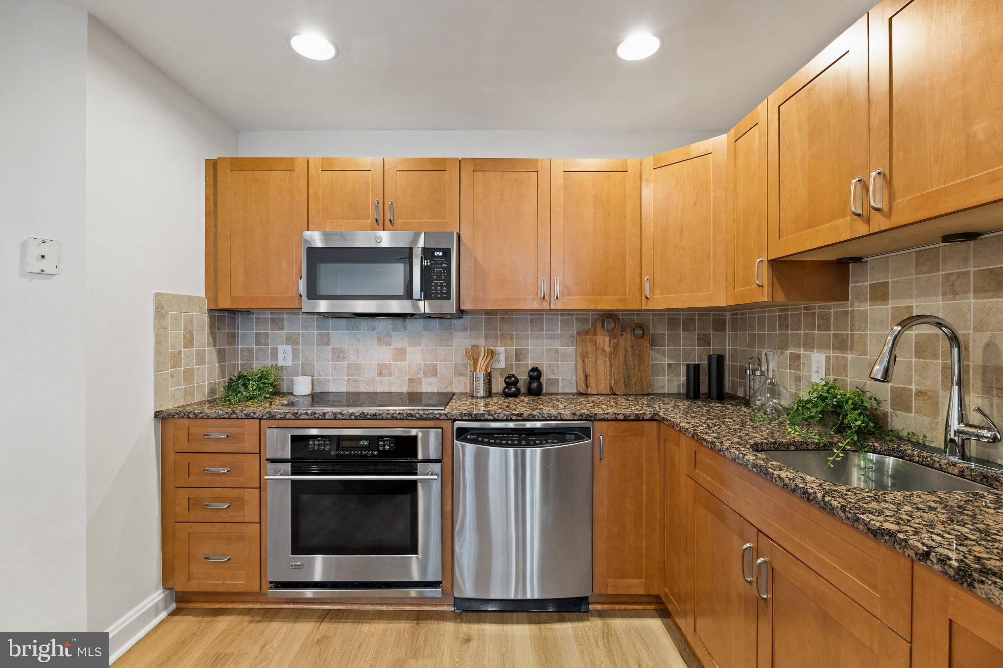 901 N PENN STREET R901