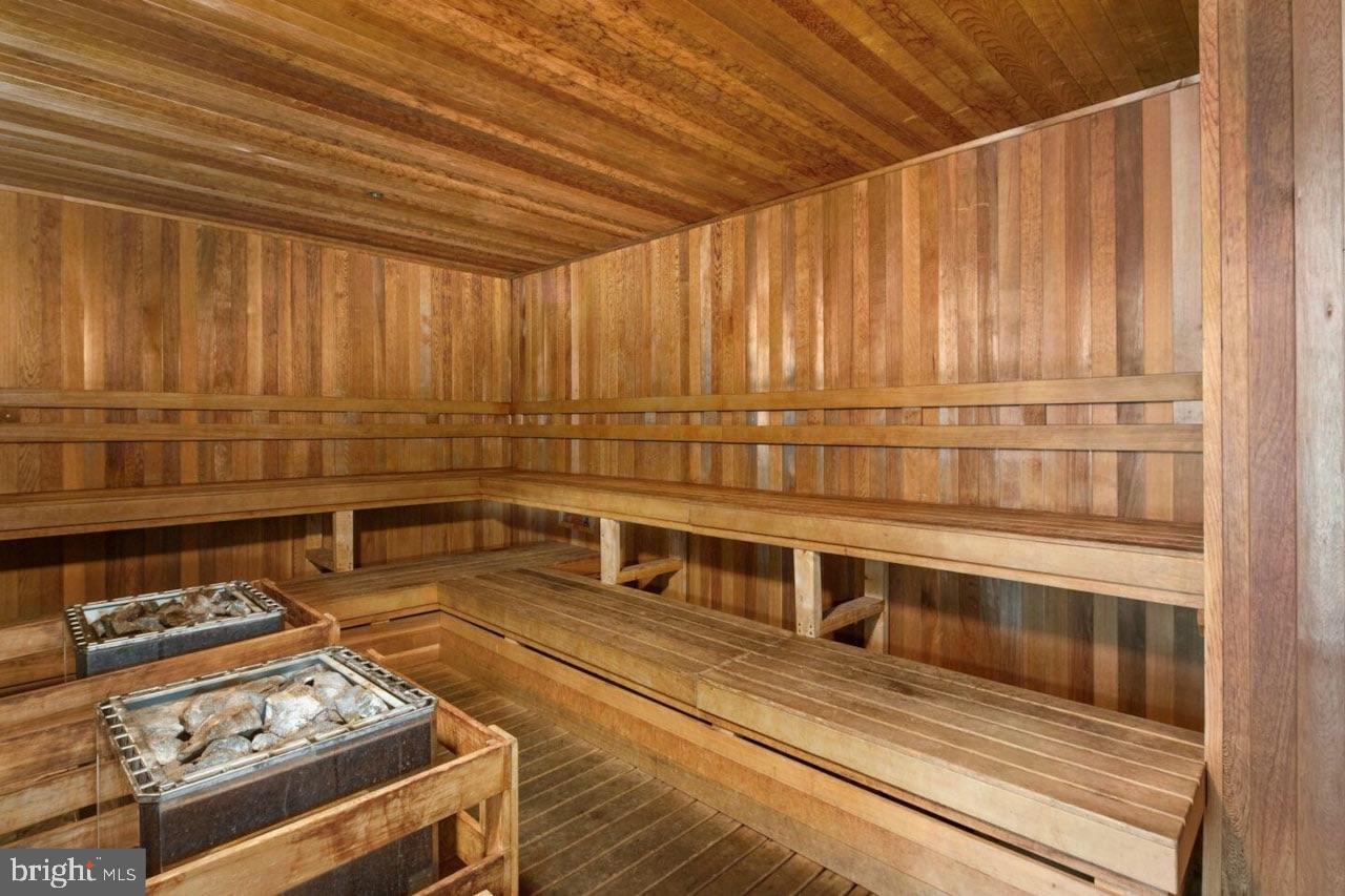 901 N PENN STREET R901