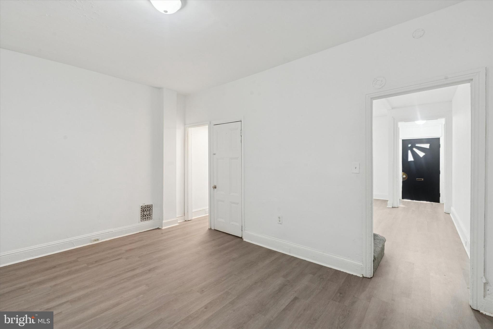 2329 W THOMPSON STREET