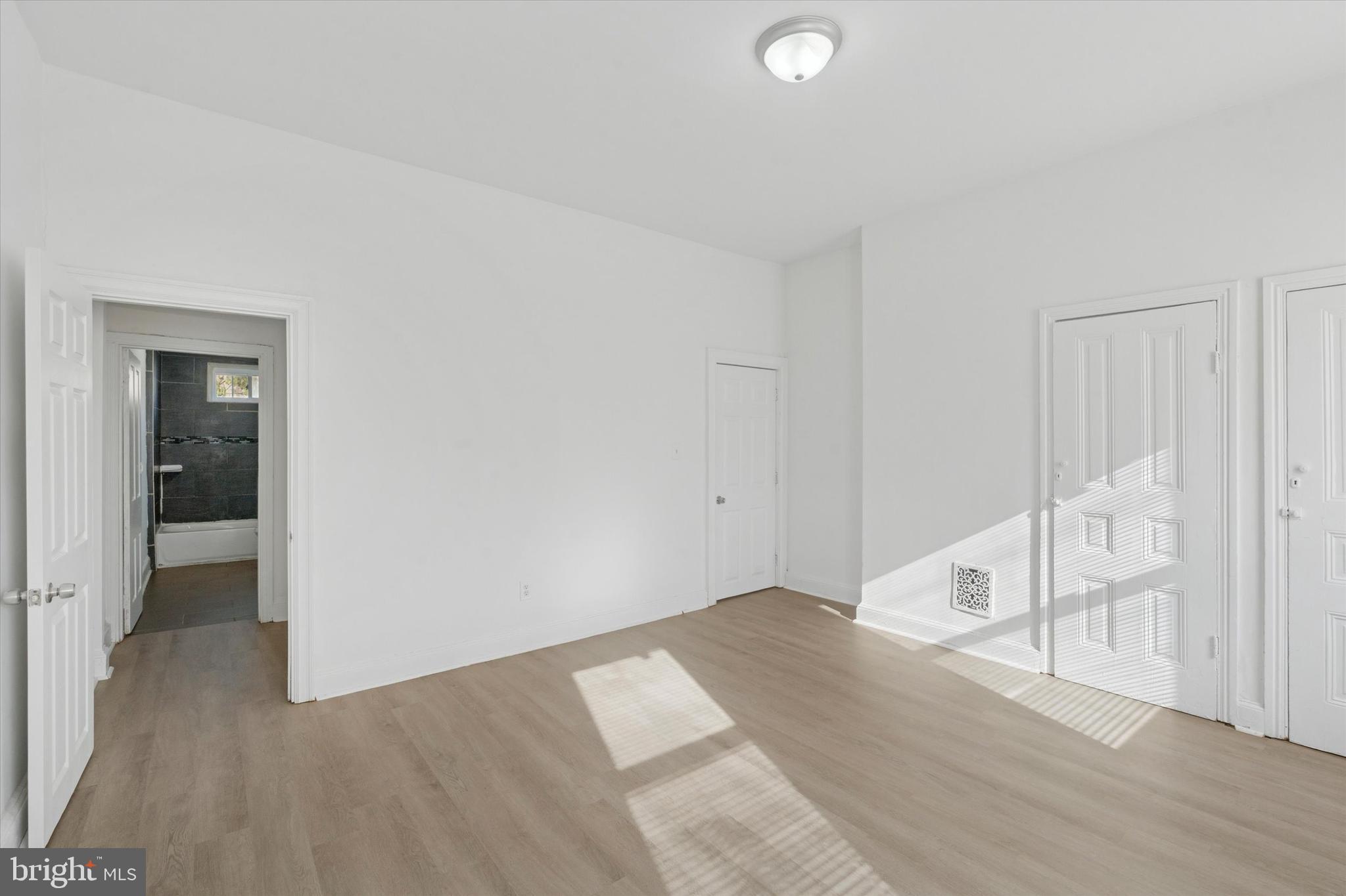 2329 W THOMPSON STREET