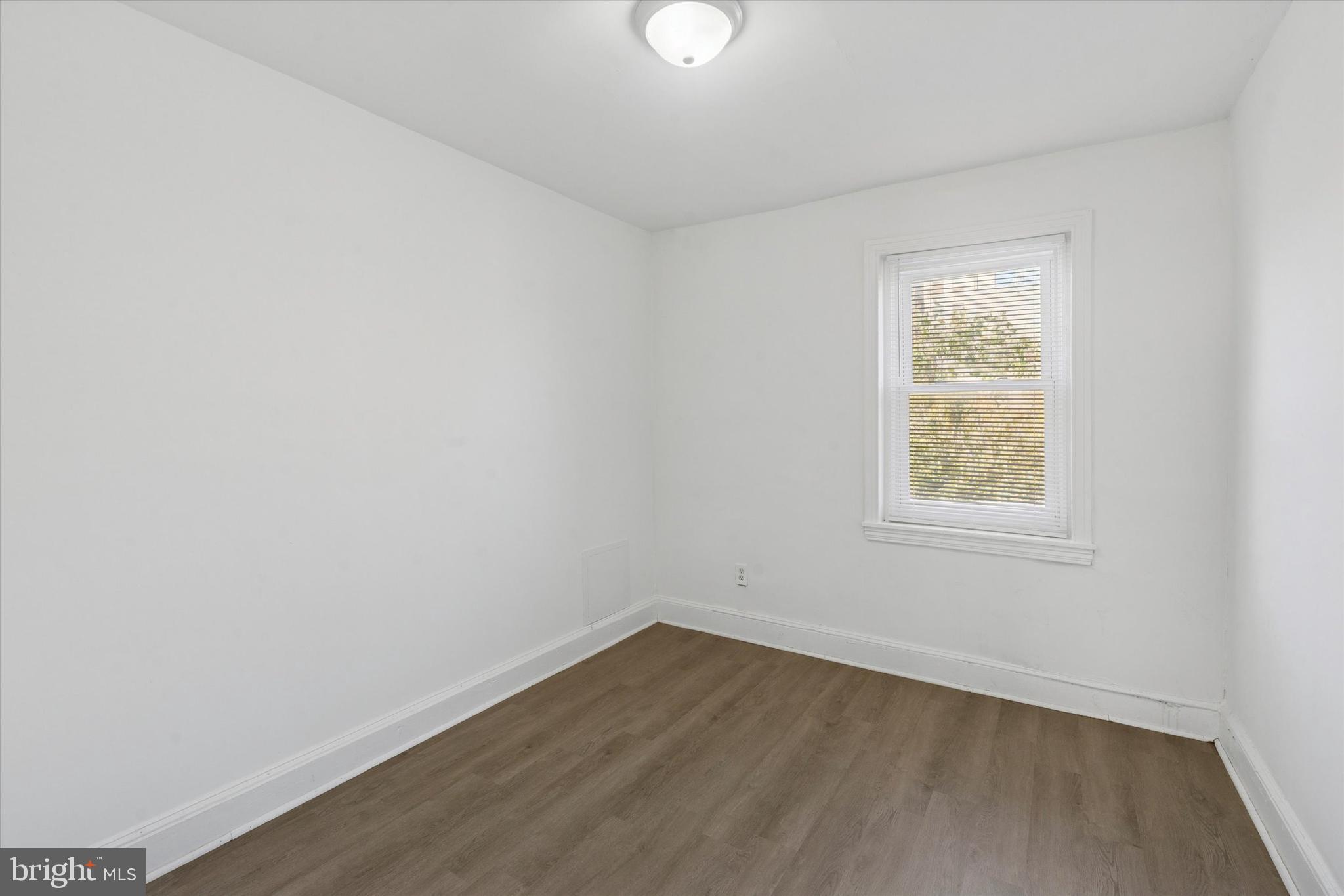 2329 W THOMPSON STREET