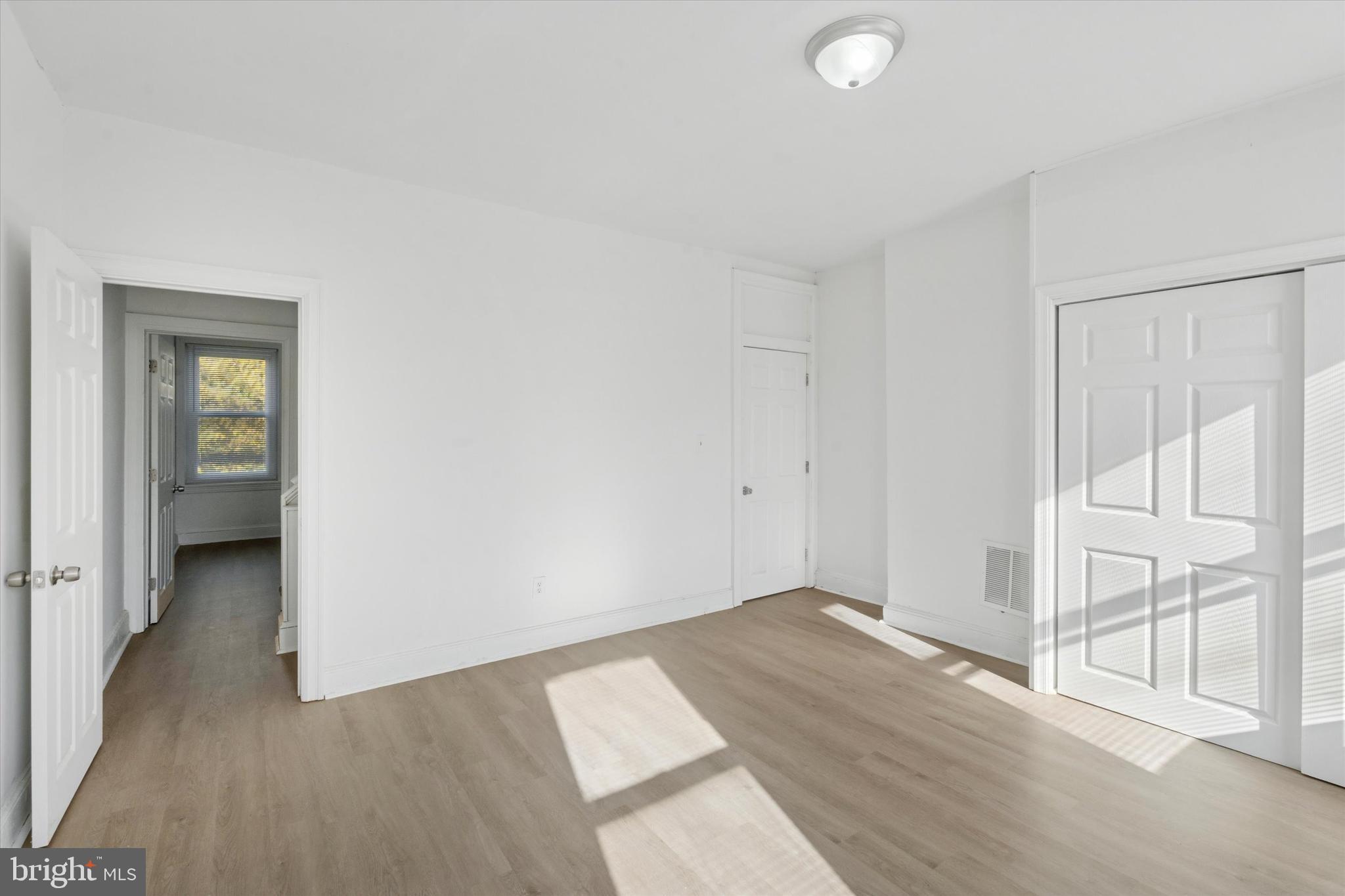 2329 W THOMPSON STREET