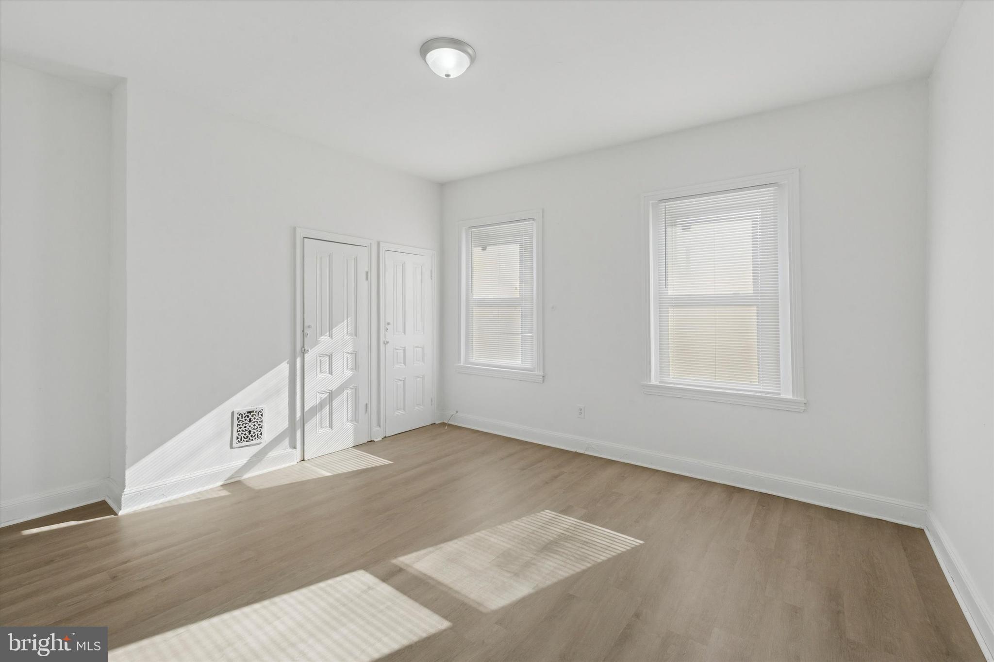 2329 W THOMPSON STREET