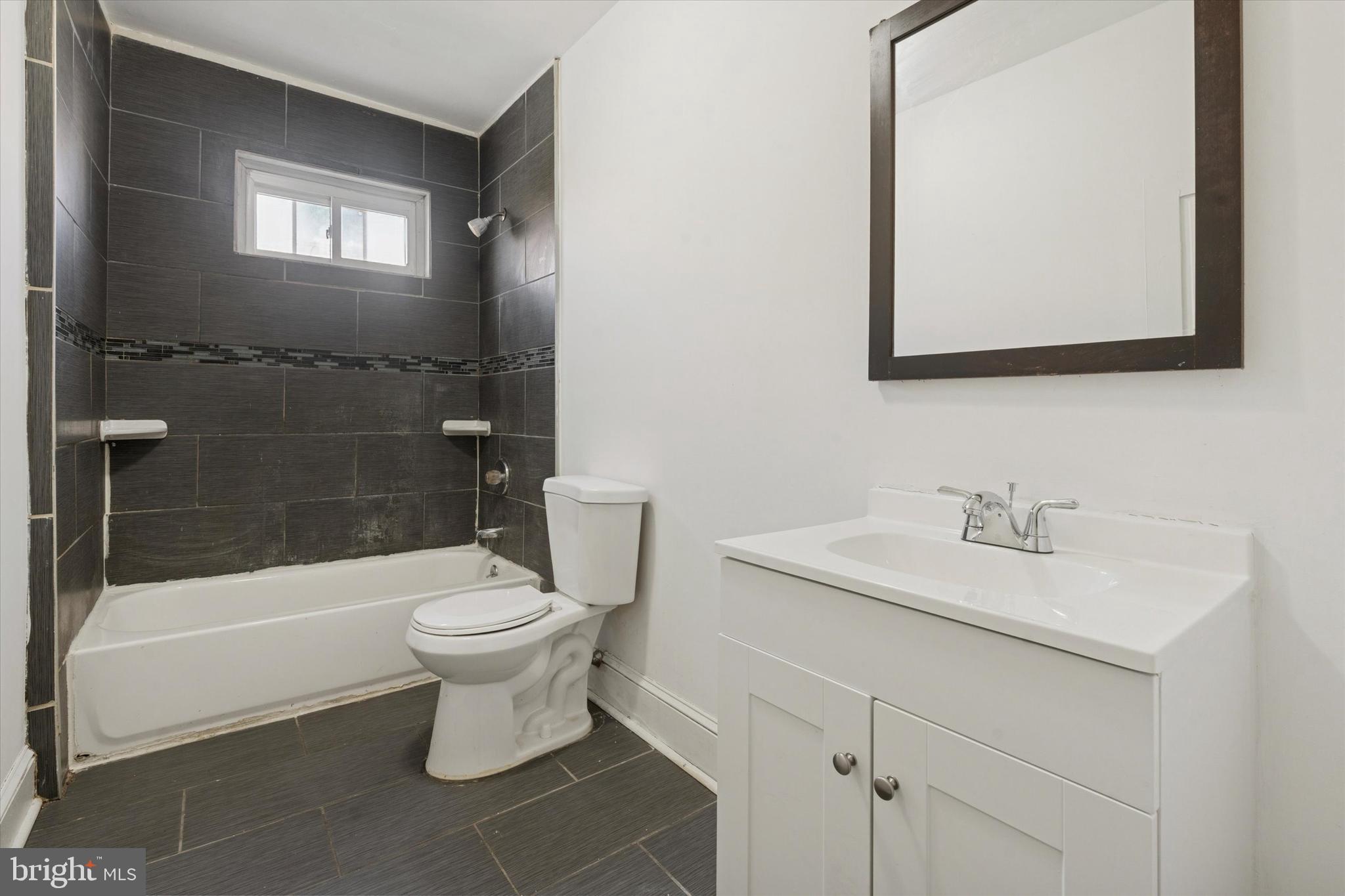 2329 W THOMPSON STREET