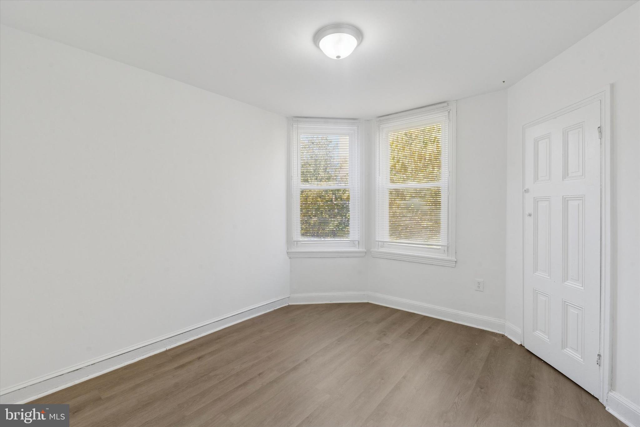 2329 W THOMPSON STREET