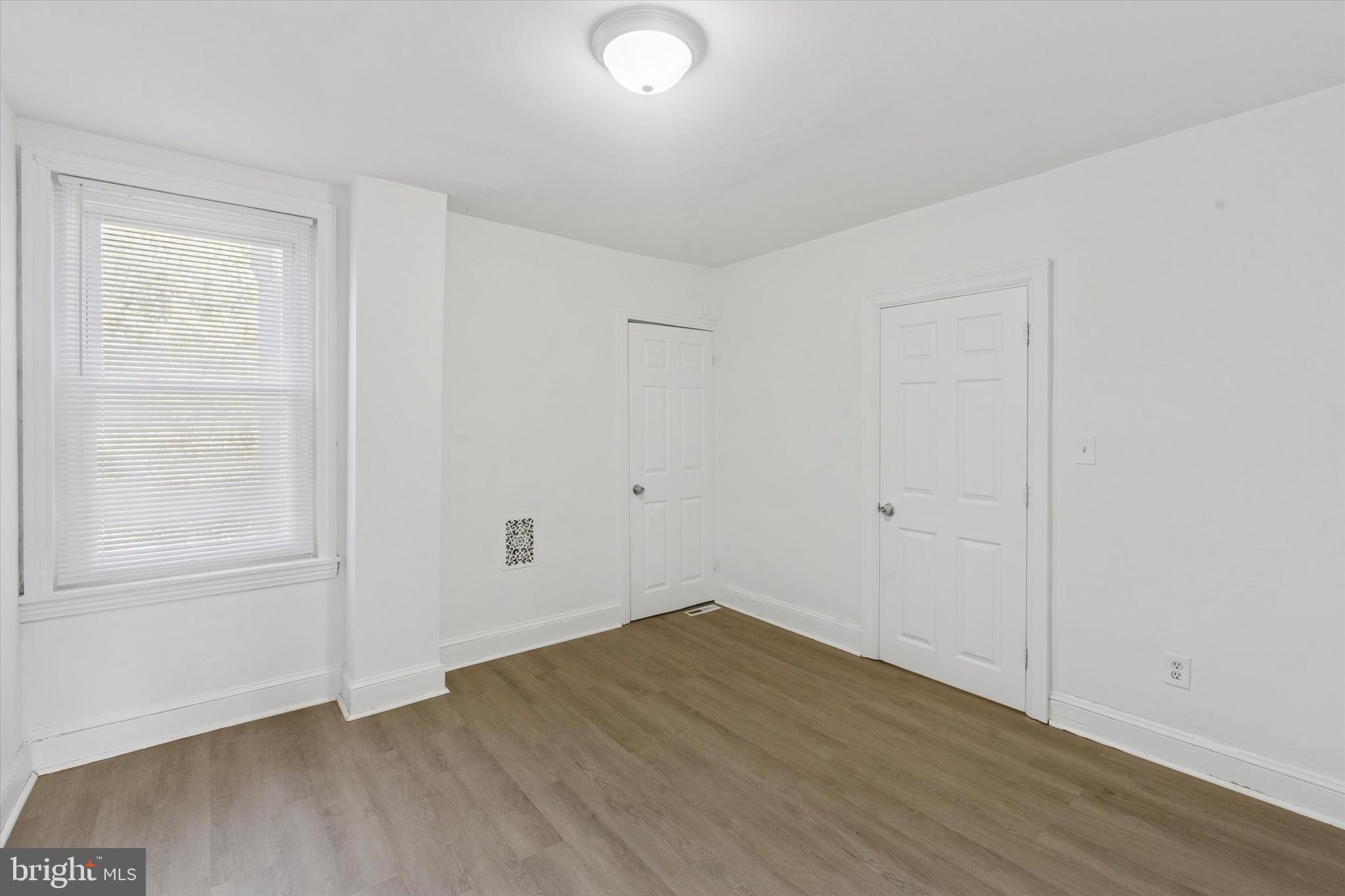 2329 W THOMPSON STREET