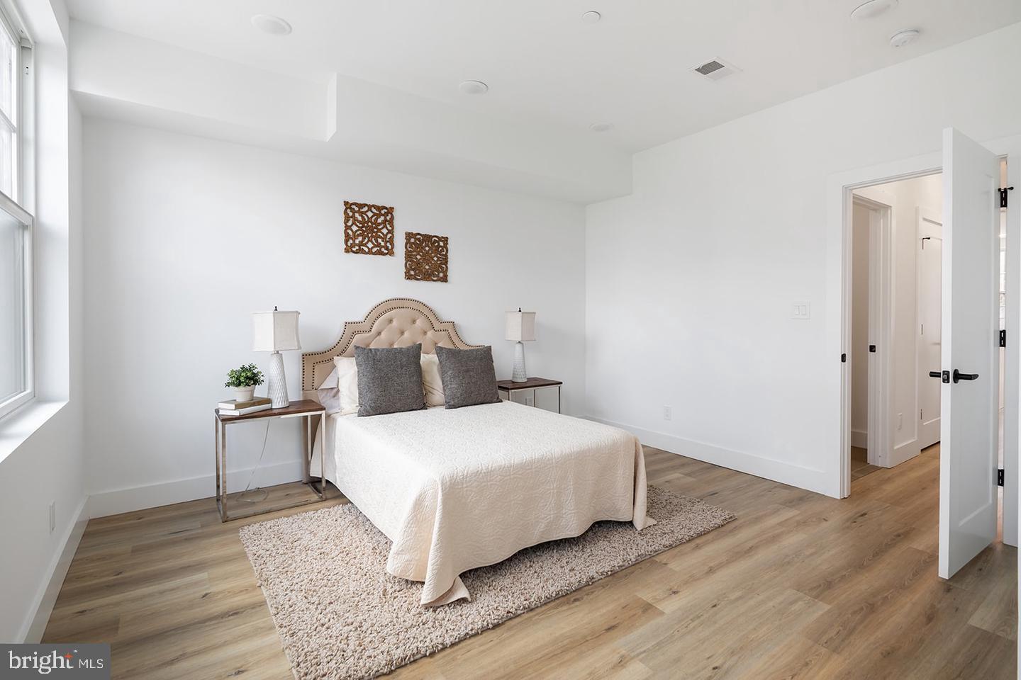 3106 CLIFFORD STREET B