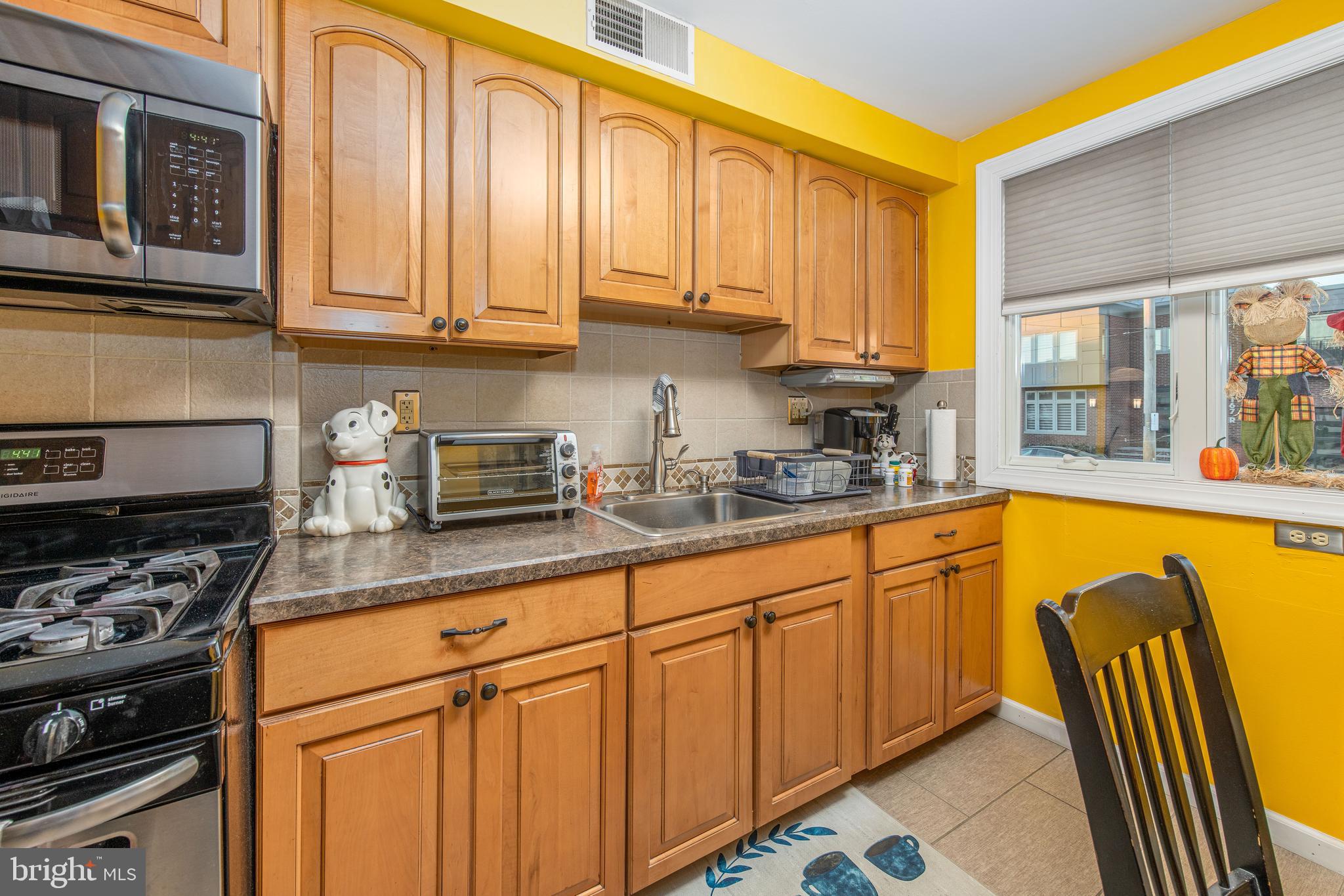 1926 FORRESTAL STREET