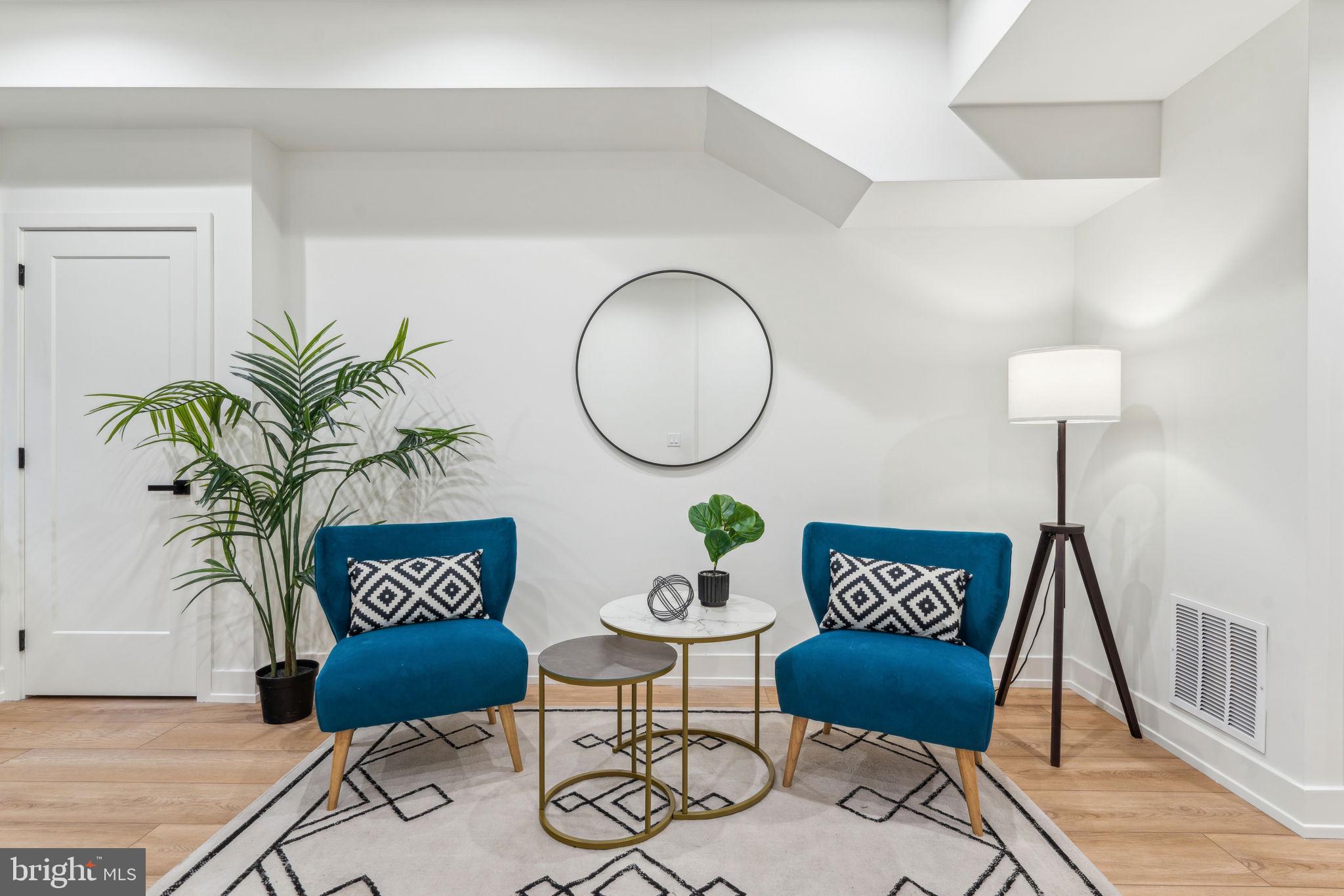 1106 N BODINE STREET