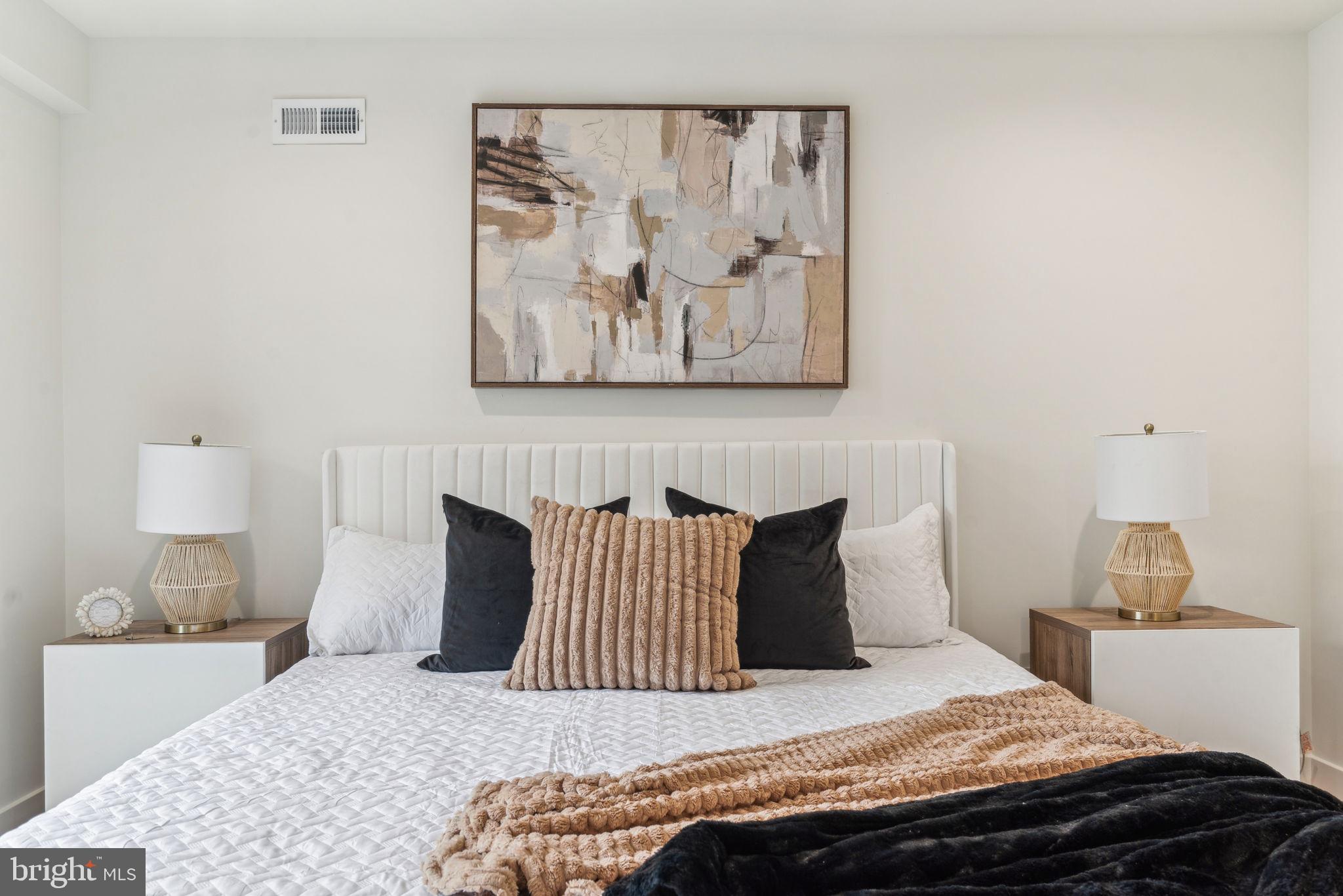 1106 N BODINE STREET