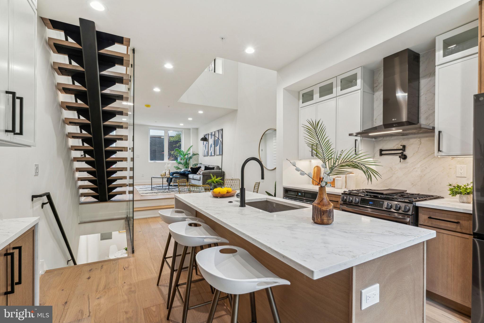 1106 N BODINE STREET