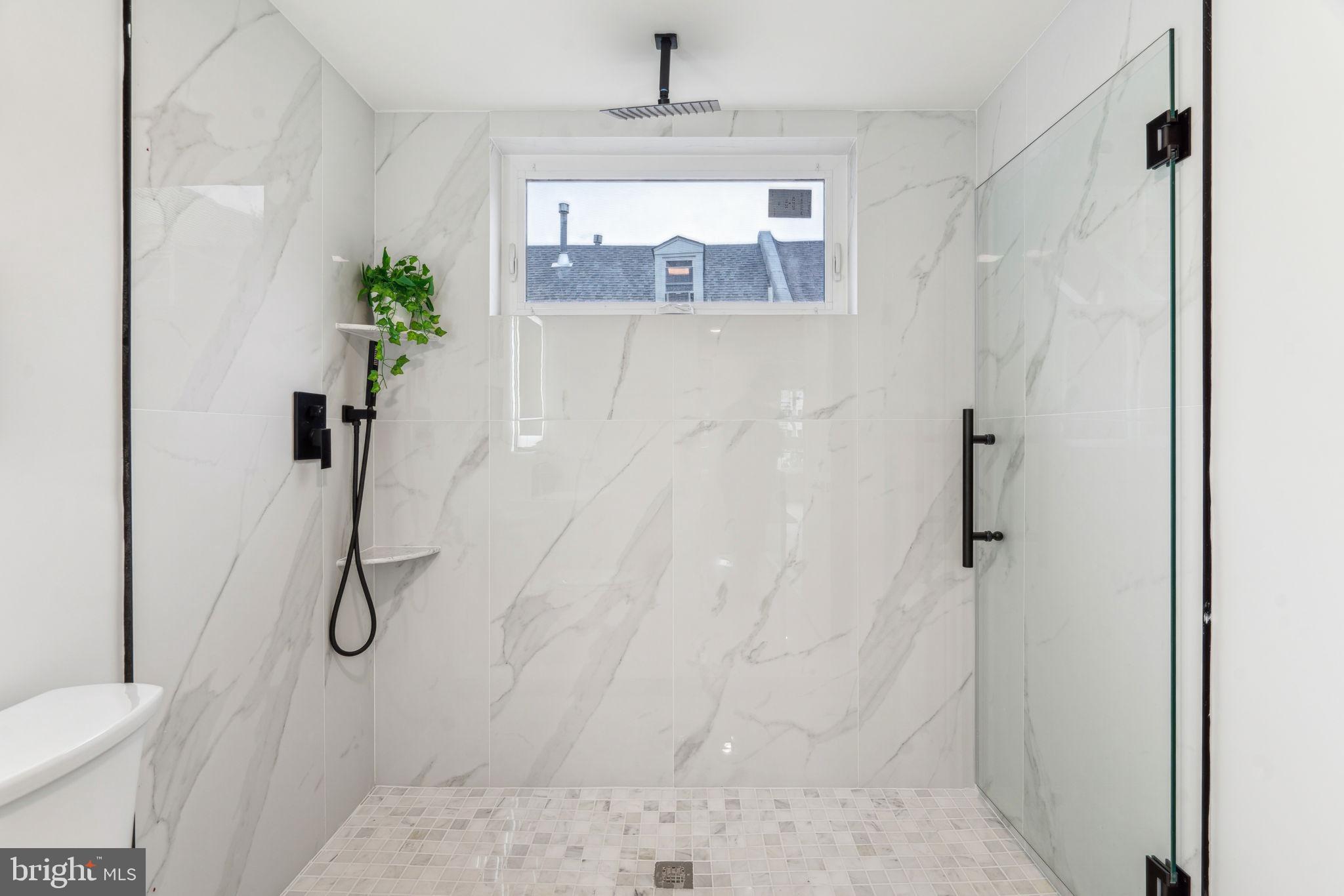 1106 N BODINE STREET