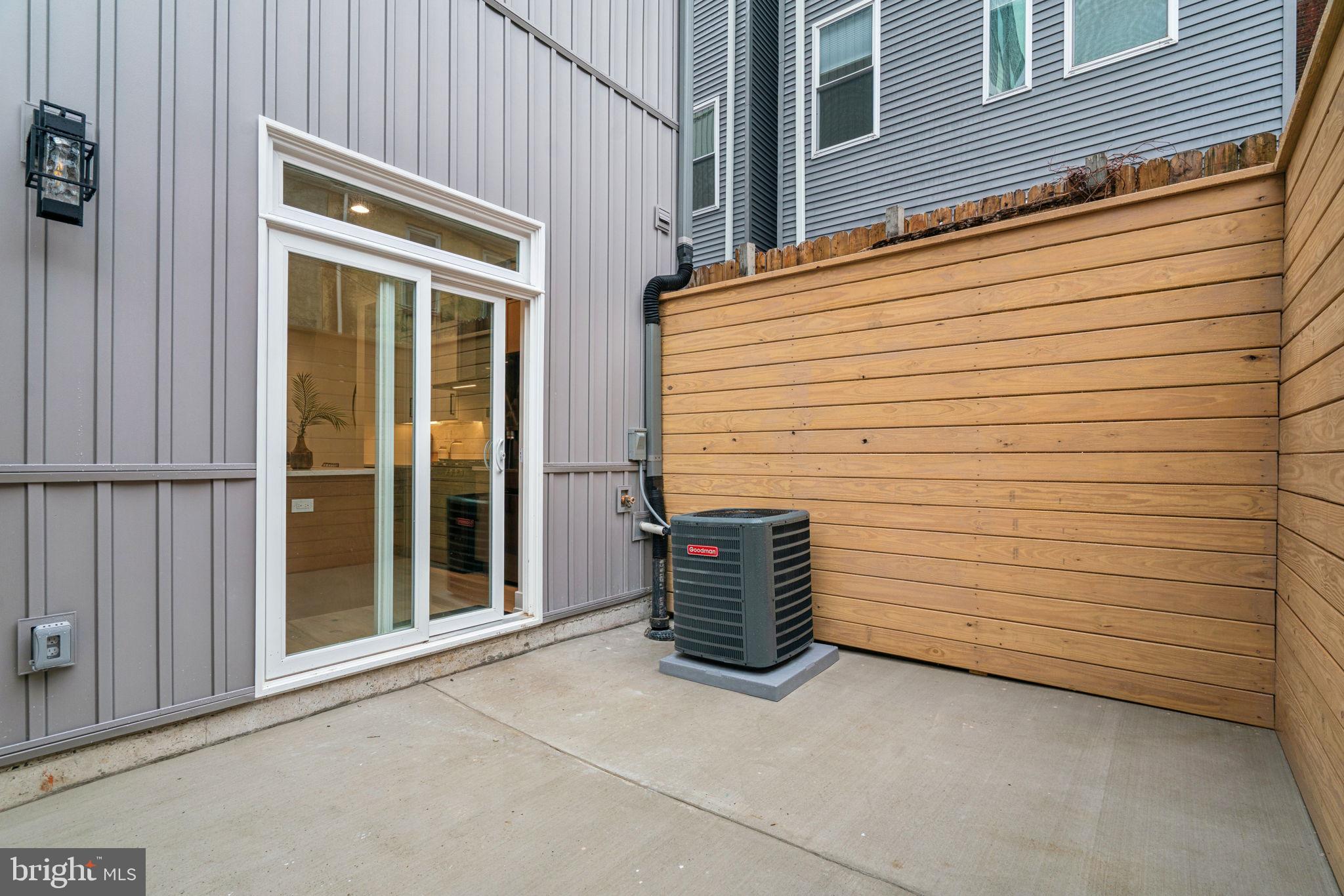 1106 N BODINE STREET