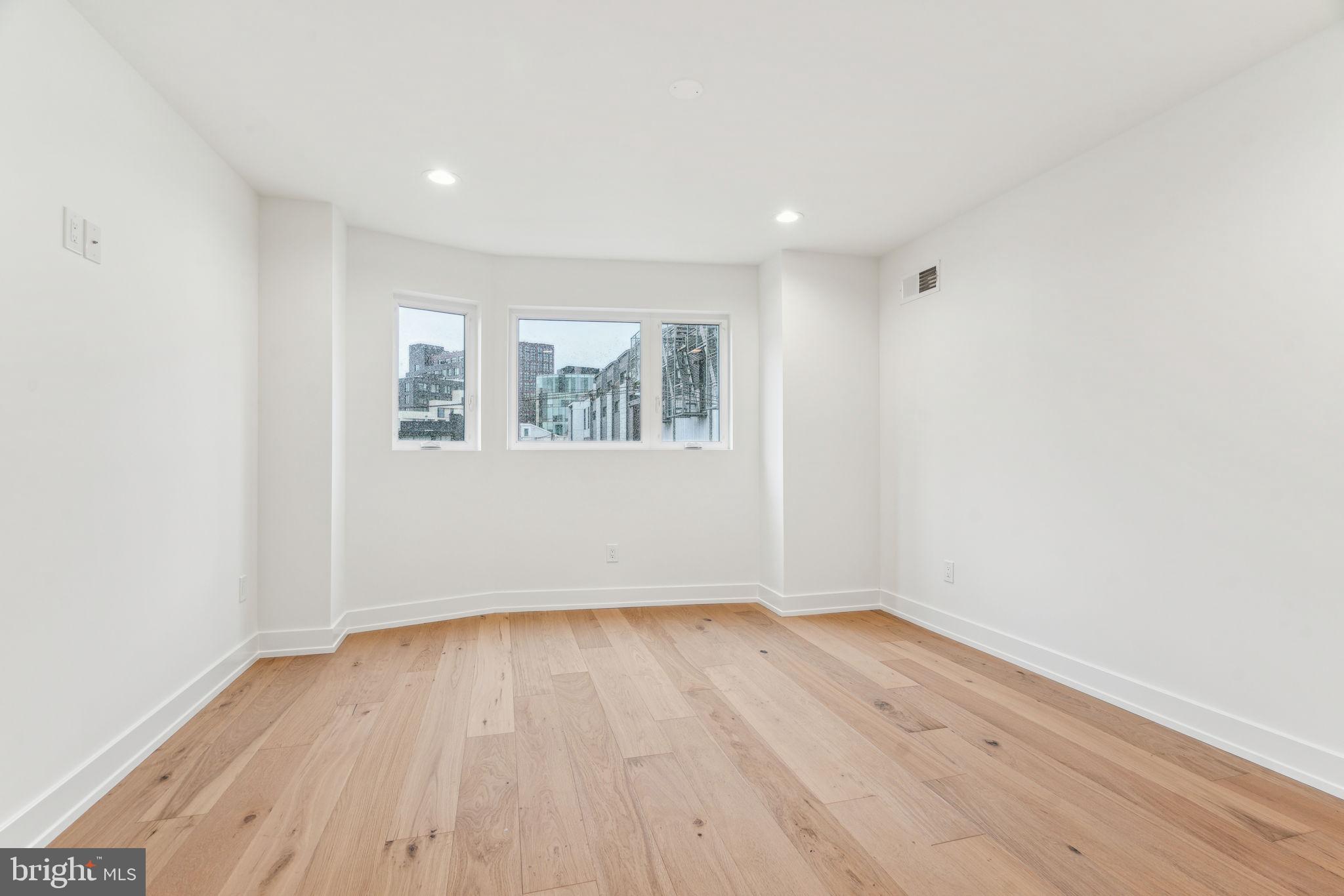 1106 N BODINE STREET