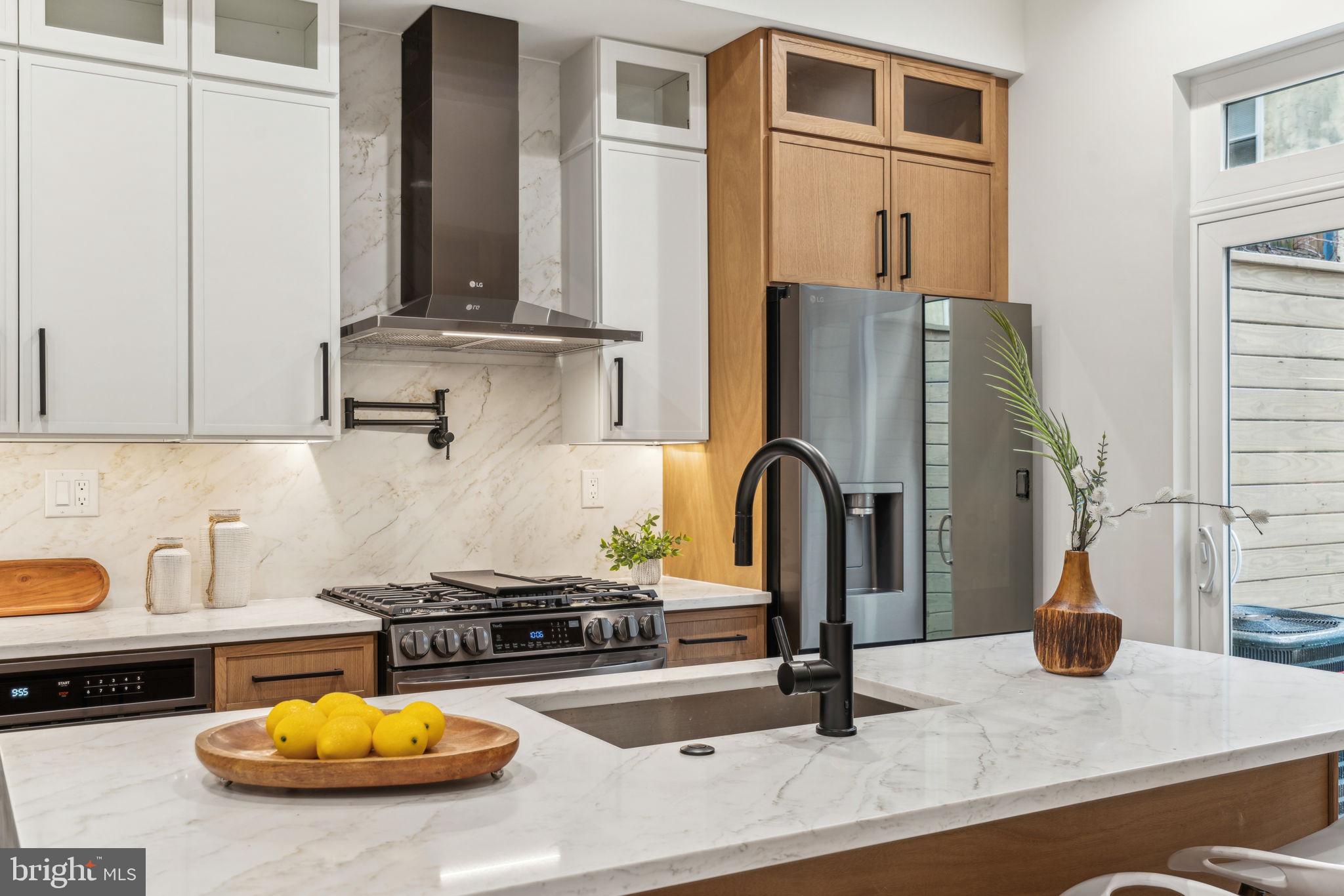 1106 N BODINE STREET