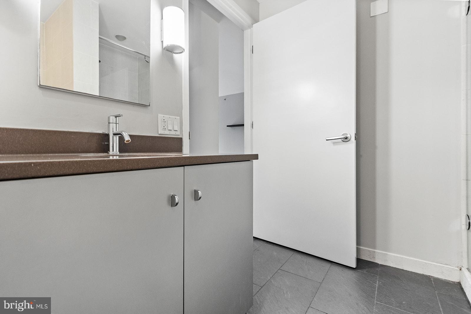 2101 MARKET STREET 305