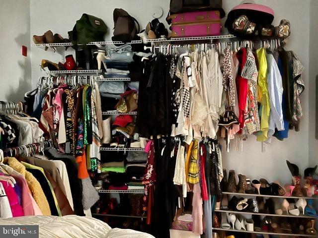 1945 POPLAR STREET 2F