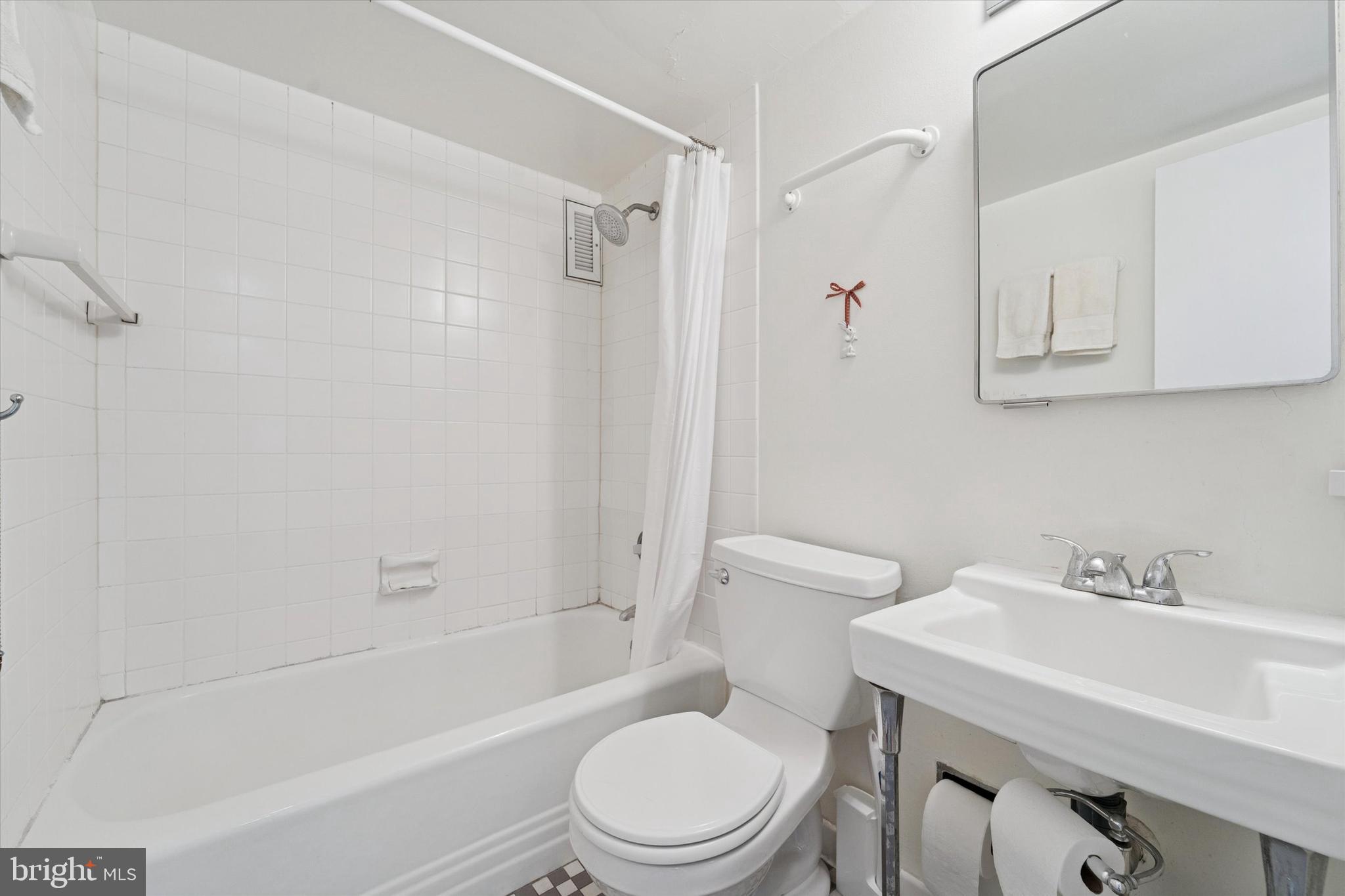 220 LOCUST STREET 9HS