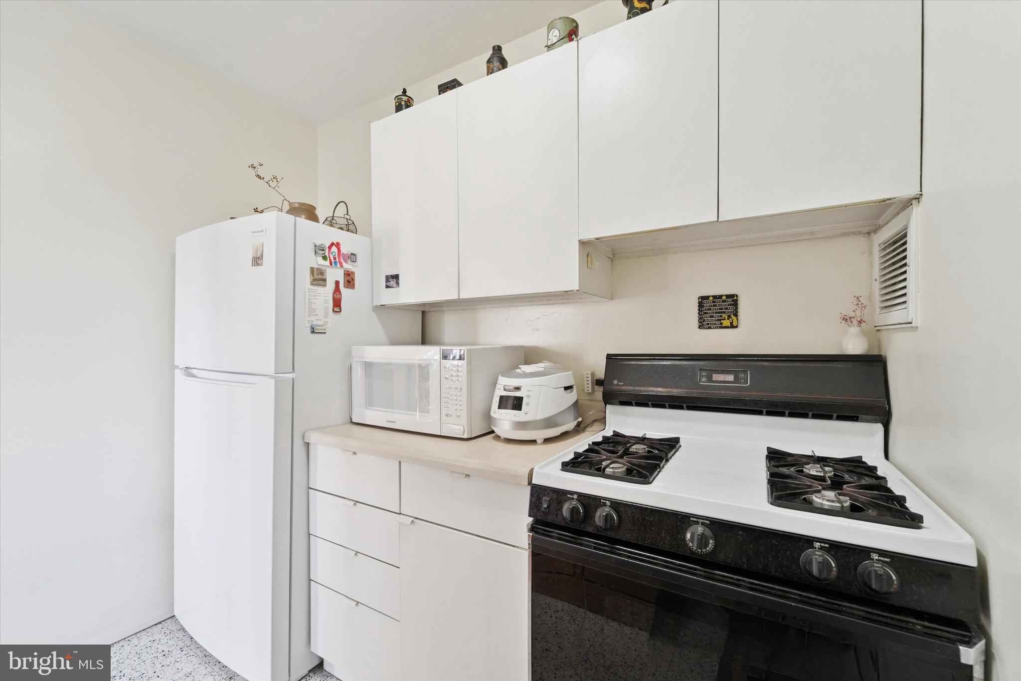 220 LOCUST STREET 9HS