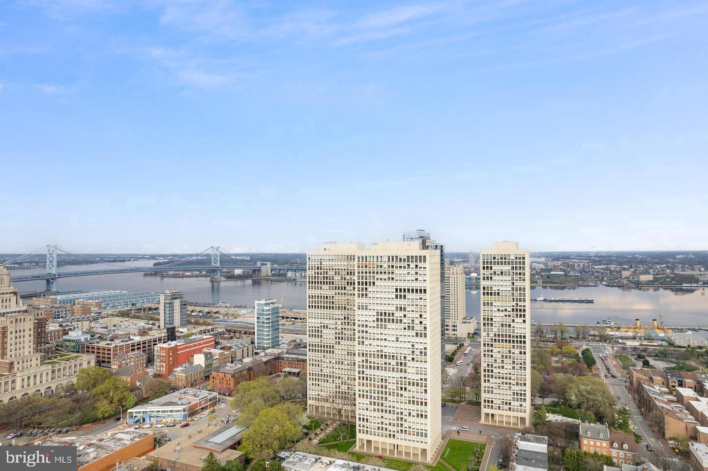 220 LOCUST STREET 9HS