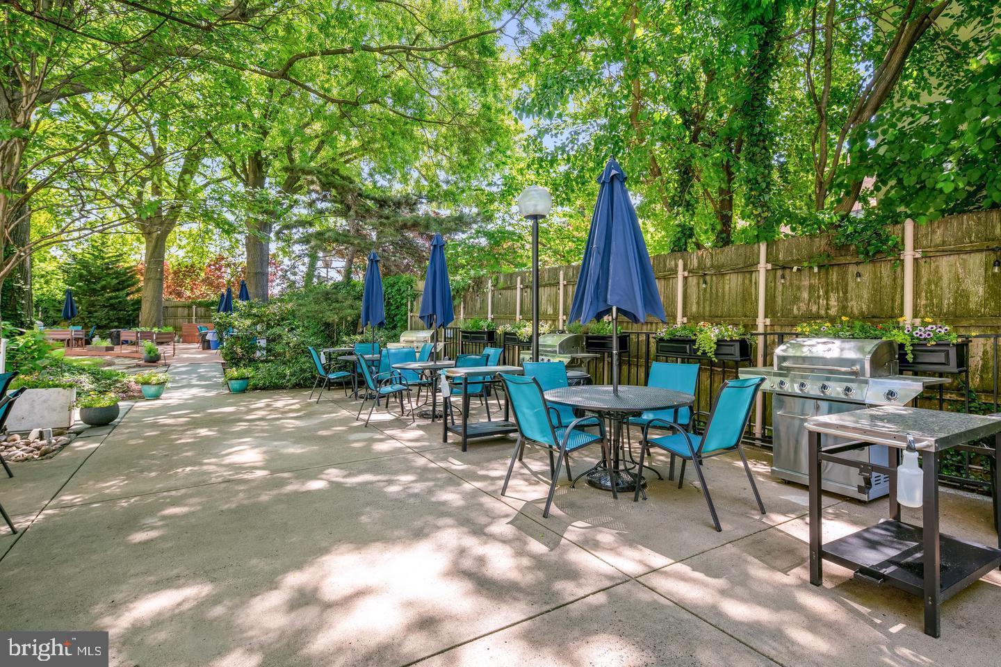 220 LOCUST STREET 9HS